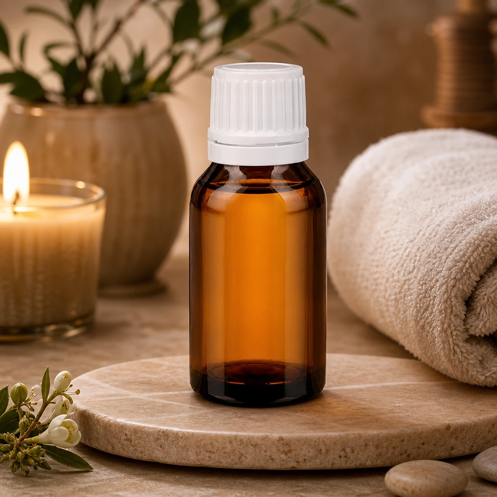 Flacon en verre brun 15ml avec bouchon à vis blanc VR Flacon cylindrique en verre ambré de 15 ml avec bouchon blanc, dans une ambiance spa