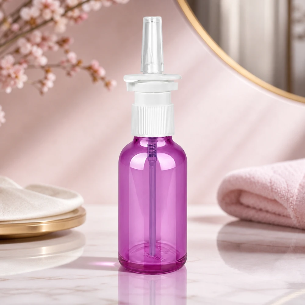 Bouteille de spray nasal hygiénique de 30 ml avec système de vaporisation fine dans un ton violet transparent