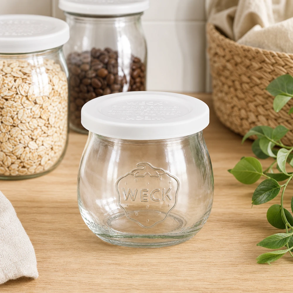 WECK Pot tulipe 75ml RR40 vide dans cuisine avec bocaux à provisions Flocons d'avoine Grains de café et panier en osier Décoration
