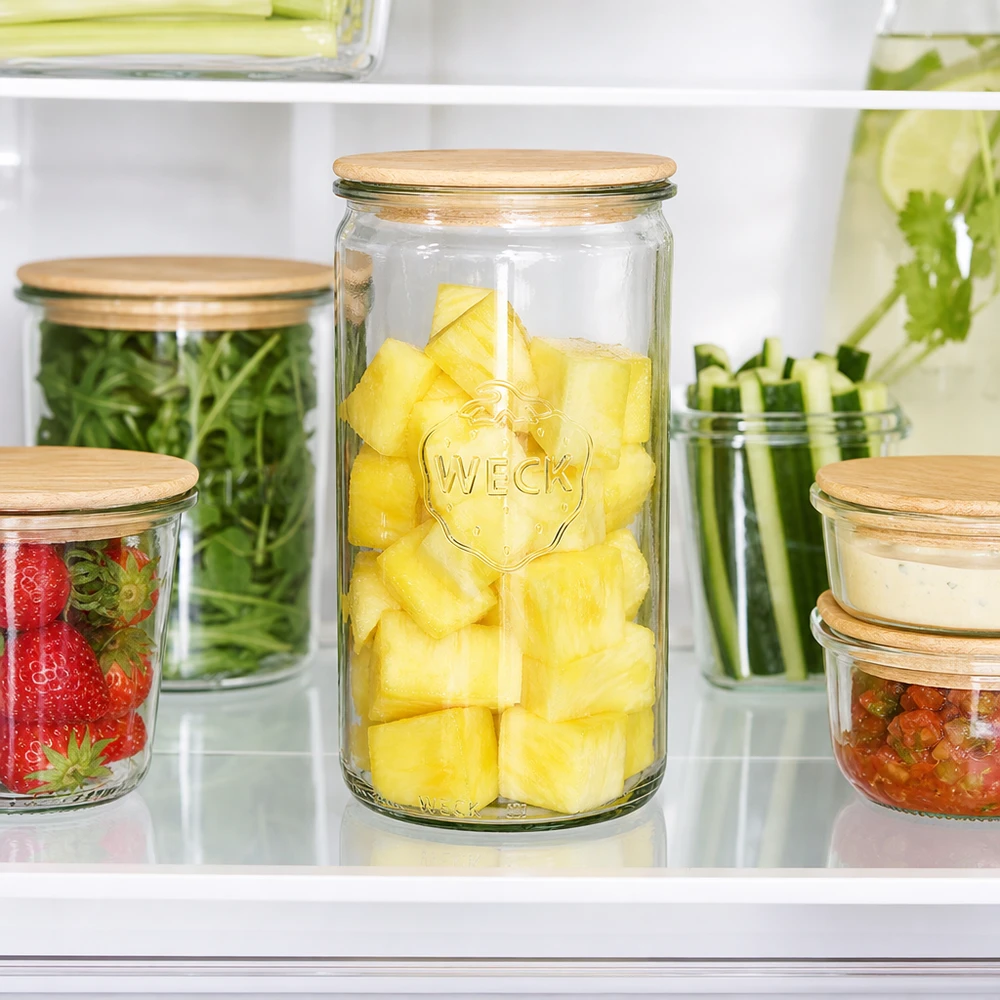 WECK Pot à provisions 1590ml RR100 dans le réfrigérateur rempli d'ananas pour la conservation de fruits frais avec couvercle en bois