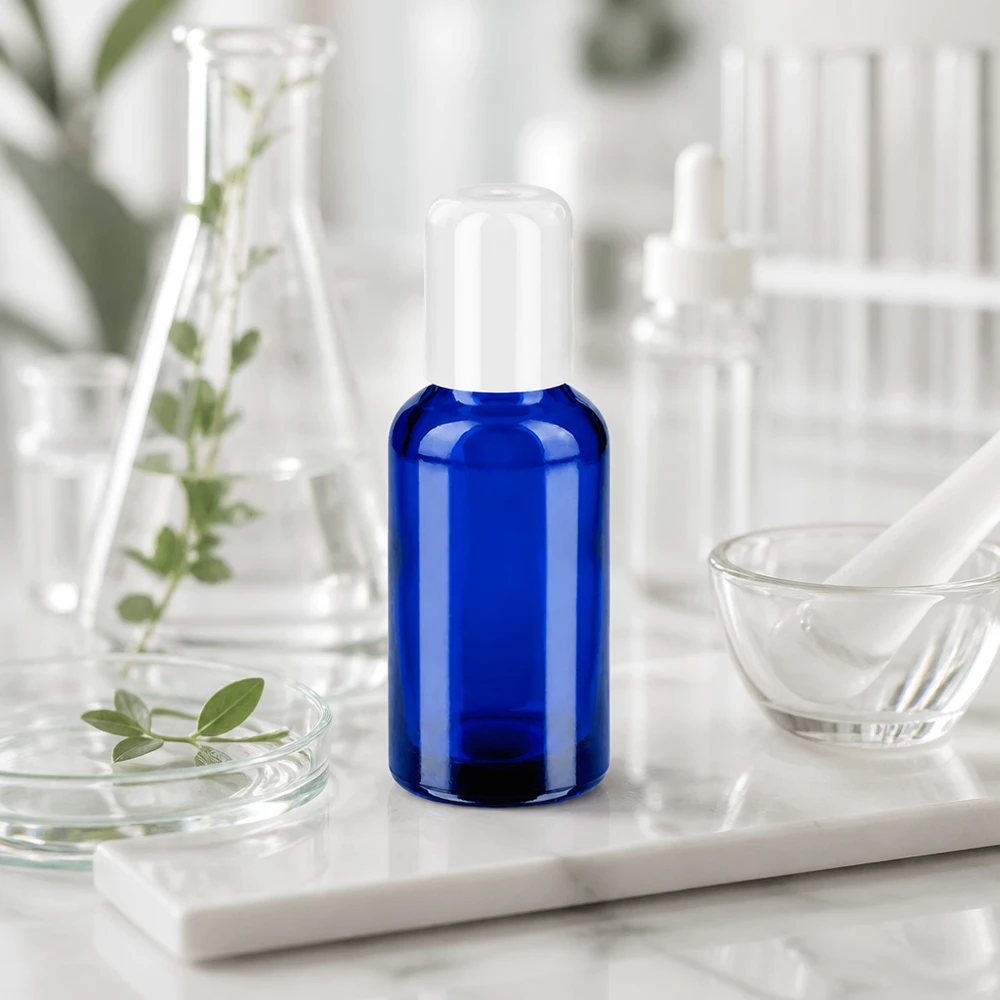 Flacon Roll-On 30ml blanc STD BlueLine UT18/30 Flacon roll-on réutilisable de 30 ml en verre robuste au design intemporel bleu cobalt