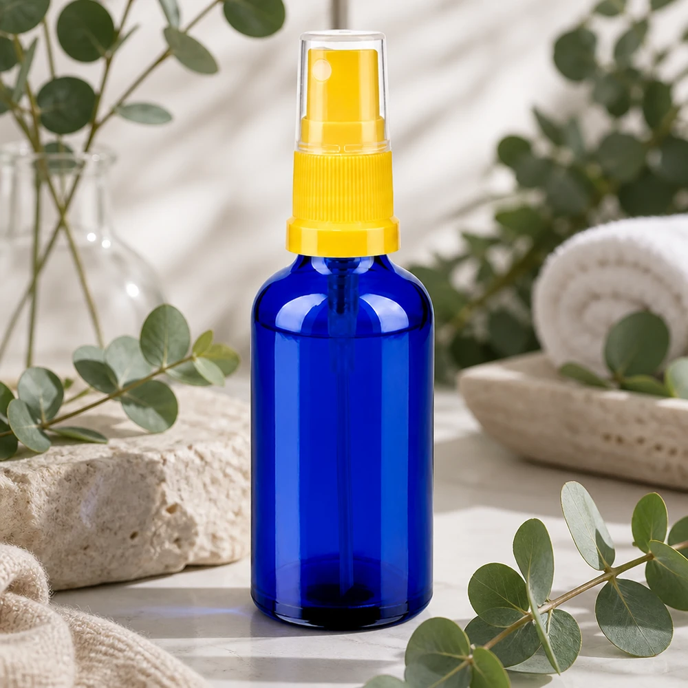 Vaporisateur 50ml jaune/tr. STD BlueLine UT18/50 Bouteille en verre bleu robuste de 50 ml avec mécanisme de pulvérisation fiable pour un usage quotidien