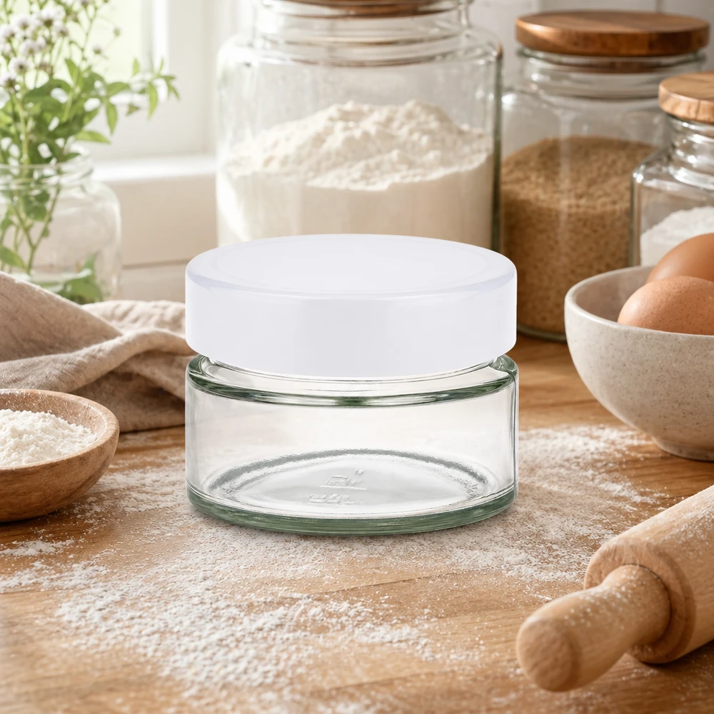 130ml Verre rond avec couvercle BasicSeal blanc UNiTWIST 130ml verre rond UNiTWIST BasicSeal blanc dans Cuisine avec ingrédients de cuisson - farine oeufs rouleau à pâtisserie Ambiance cuisine