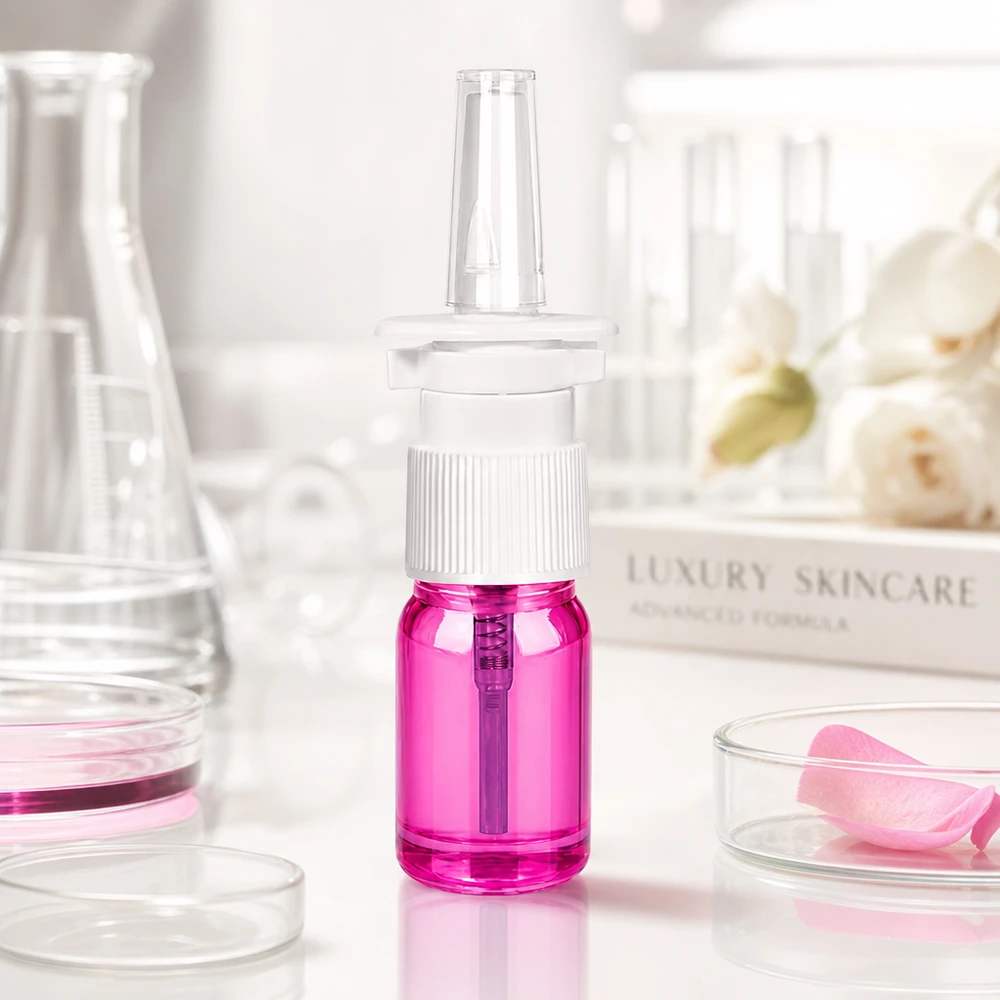 Vaporisateur nasal 5ml blanc/transparent standard PurpleLine UT18/5 Flacon transparent de 5 ml d'aspect pourpre avec embout de pulvérisation professionnel pour usage pharmaceutique