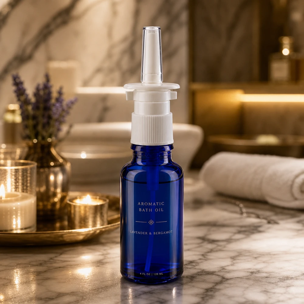 Flacon en verre d'apothicaire bleu de 20 ml avec embout applicateur nasal transparent, présenté dans un cadre élégant dédié au bien-être