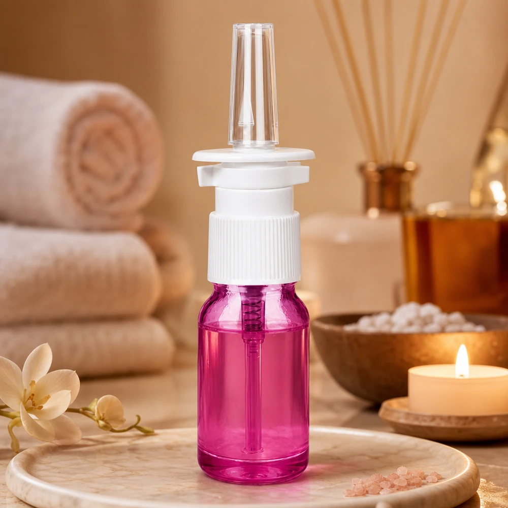 Vaporisateur nasal de 10ml blanc/transparent standard PurpleLine. UT18/10 Vaporisateur maniable de 10 ml en pourpre avec embout de pompe ergonomique pour les applications thérapeutiques