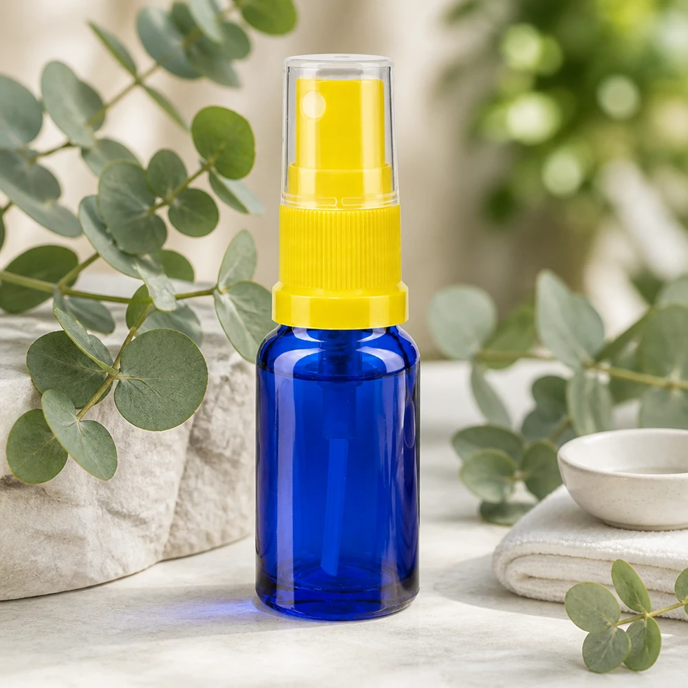 Flacon de pharmacie bleu 30ml embout spray jaune Petit flacon vaporisateur en verre de 30 ml, bleu avec une pompe jaune, destiné aux secteurs cosmétique et pharmaceutique
