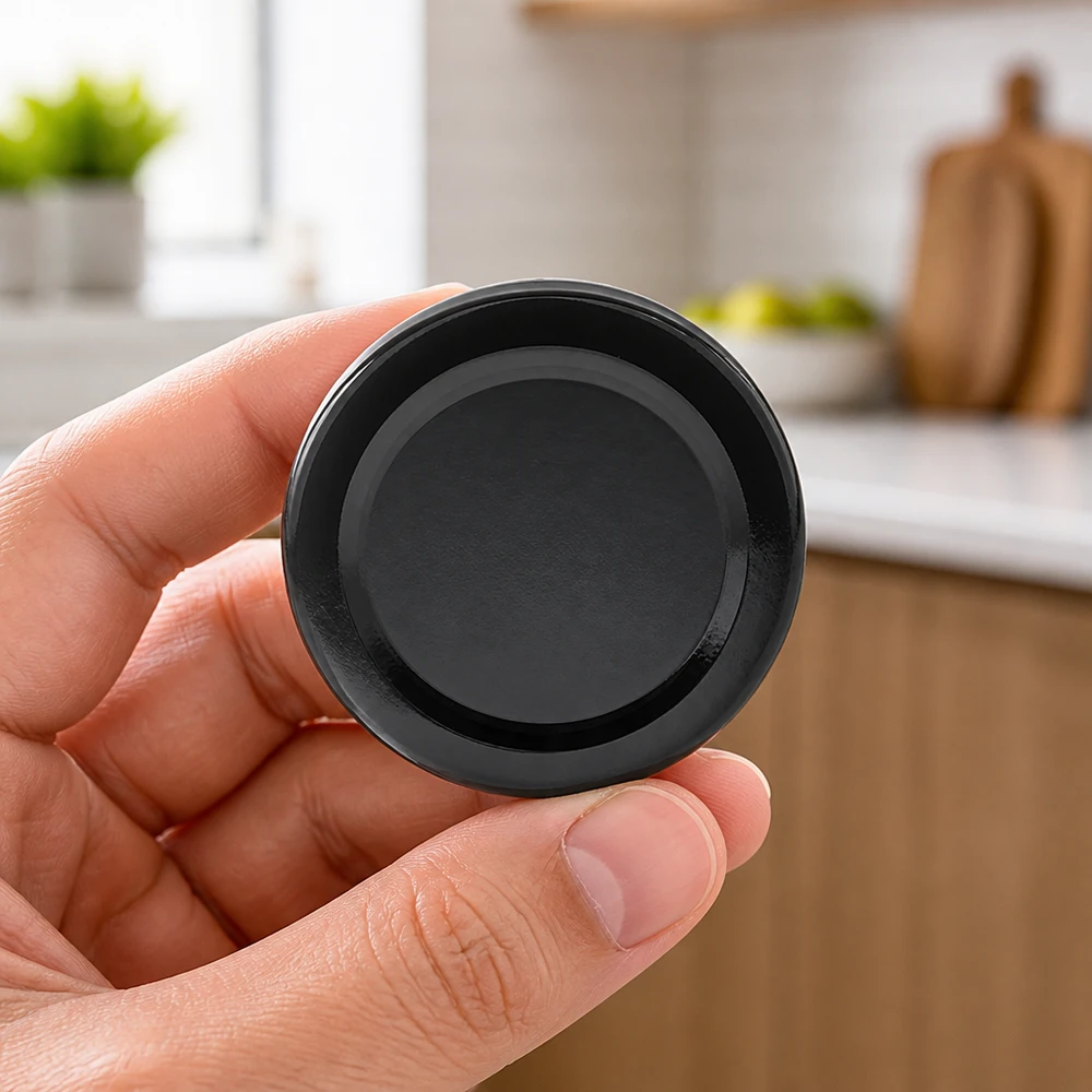 Couvercle BasicSeal noir de 66 mm (TO66deep) UNiTWIST TO66deep UNiTWIST Couvercle noir 66 mm Position de la main Comparaison des tailles Environnement de cuisine