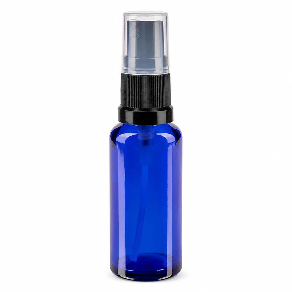 Petit flacon vaporisateur bleu en verre de pharmacie de 30 ml, muni d'un vaporisateur noir et d'un bouchon transparent