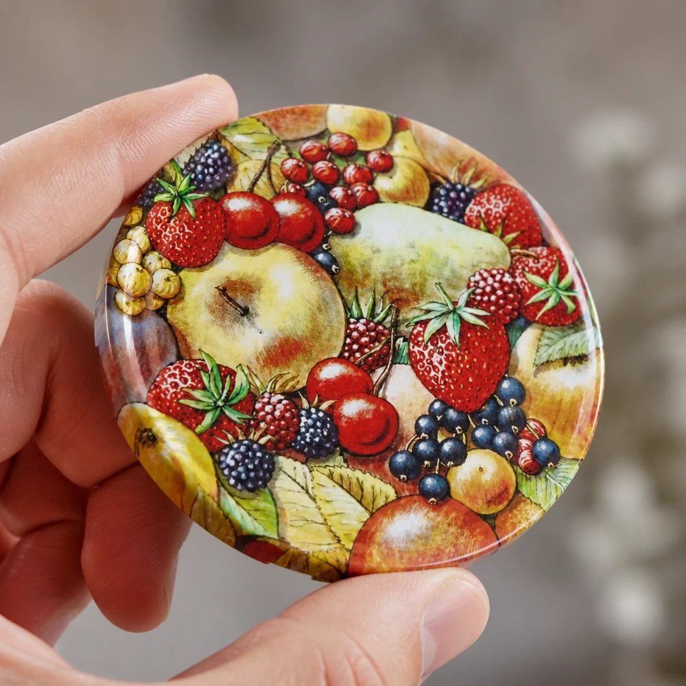 Motif coloré représentant des fruits sur les couvercles BasicSeal de 82 mm, parfaits pour la mise en conserve de fruits