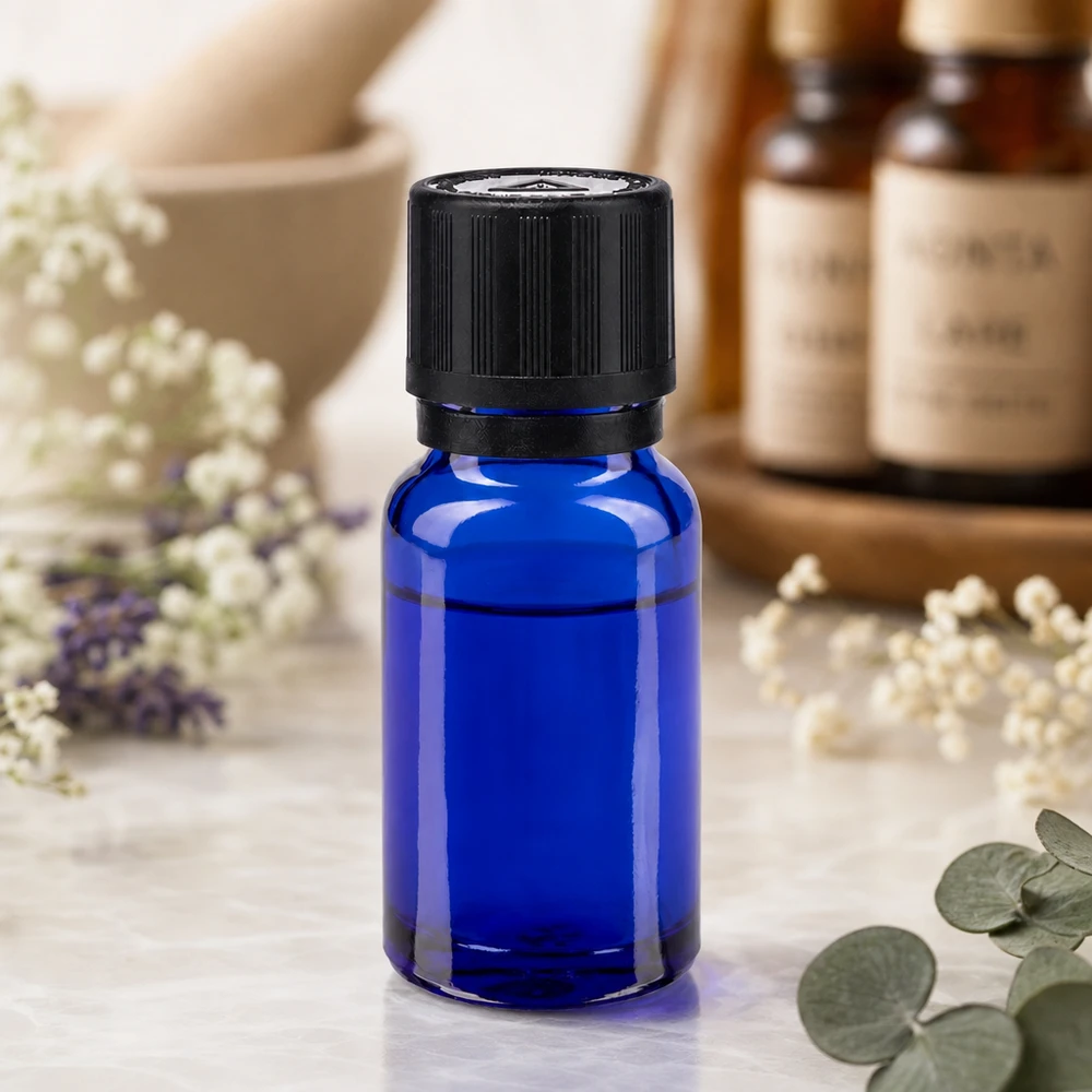 Flacon en verre bleu muni d'un compte-gouttes de 1 mm et d'un bouchon à l'épreuve des enfants, contenant des herbes médicinales et des fleurs