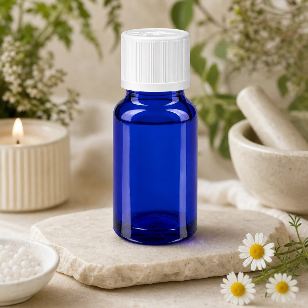 Flacon Apoflasche bleu de 10 ml avec bouchon standard blanc de 11 mm, entre les remèdes naturels et le mortier