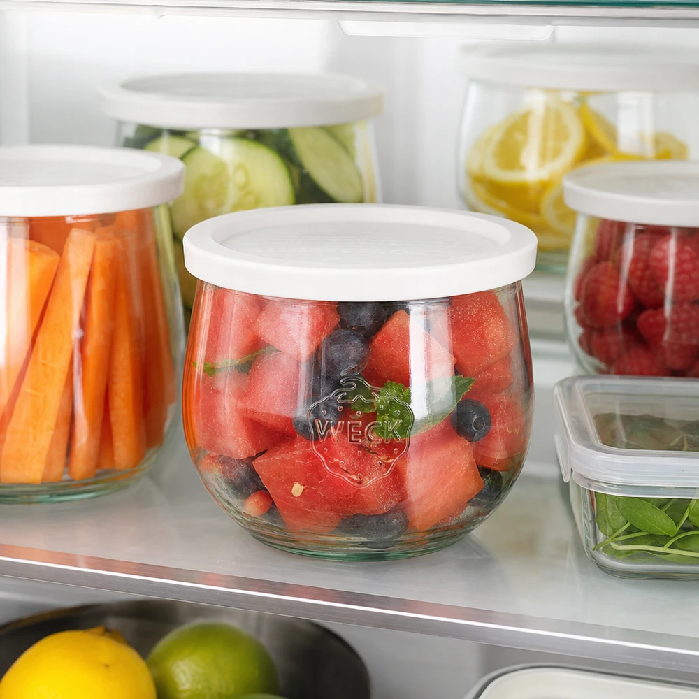 580ml bocal tulipe avec couvercle fraîcheur WECK RR100 WECK Pot tulipe 580ml RR100 au réfrigérateur avec salade de fruits à base de pastèque et de baies comme solution Meal Prep fraîche