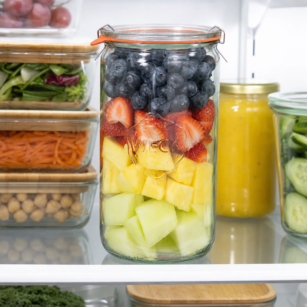 WECK Pot cylindrique 1590ml RR100 au réfrigérateur avec salade de fruits myrtilles fraises ananas melon Meal Prep