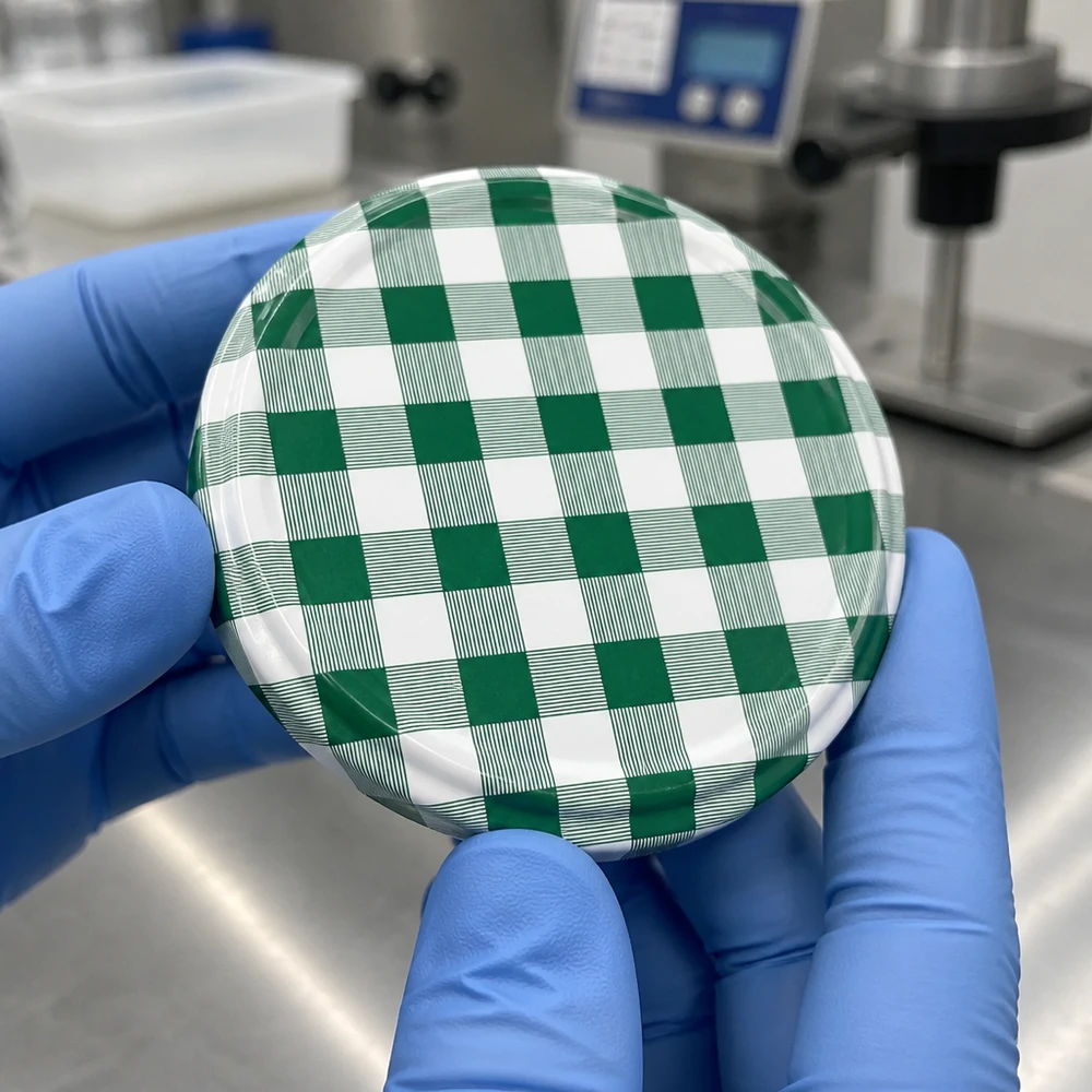 Couvercle de bocaux BasicSeal 82 mm TO82, vert et blanc à carreaux, surface brillante – Vue détaillée