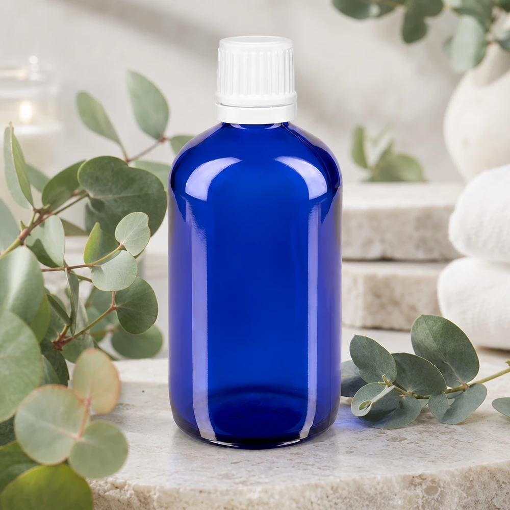 Flacon de pharmacie bleu 100ml bouchon vissable blanc bouchon inviolabilité Flacon en verre bleu de 100 ml avec bouchon blanc à sécurité enfant, destiné aux huiles essentielles et aux cosmétiques naturels