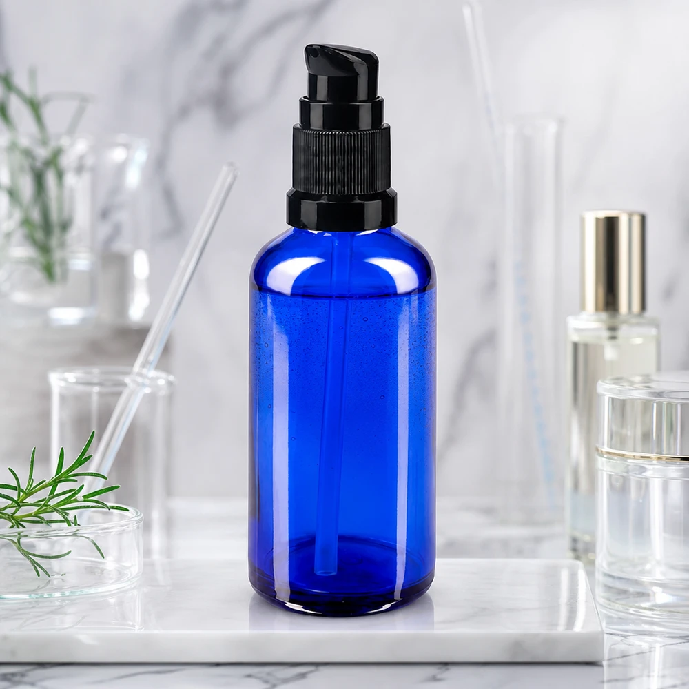 Petite bouteille ronde en verre bleu de 50 ml avec pompe à pression, destinée aux produits cosmétiques et pharmaceutiques