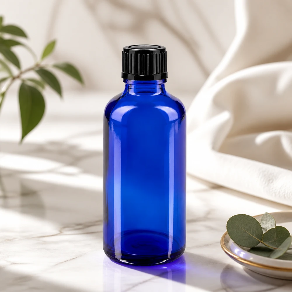 Flacon de pharmacie bleu cobalt de 50 ml en verre anti-UV, muni d'un bouchon standard noir de 11 mm