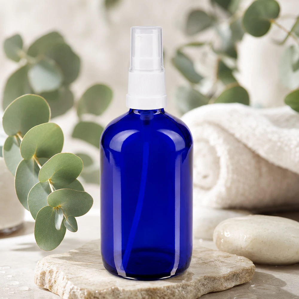 Flacon vaporisateur bleu en verre d'apothicaire de 100 ml avec une brume fine, pour lotion tonique et tonique pour le visage