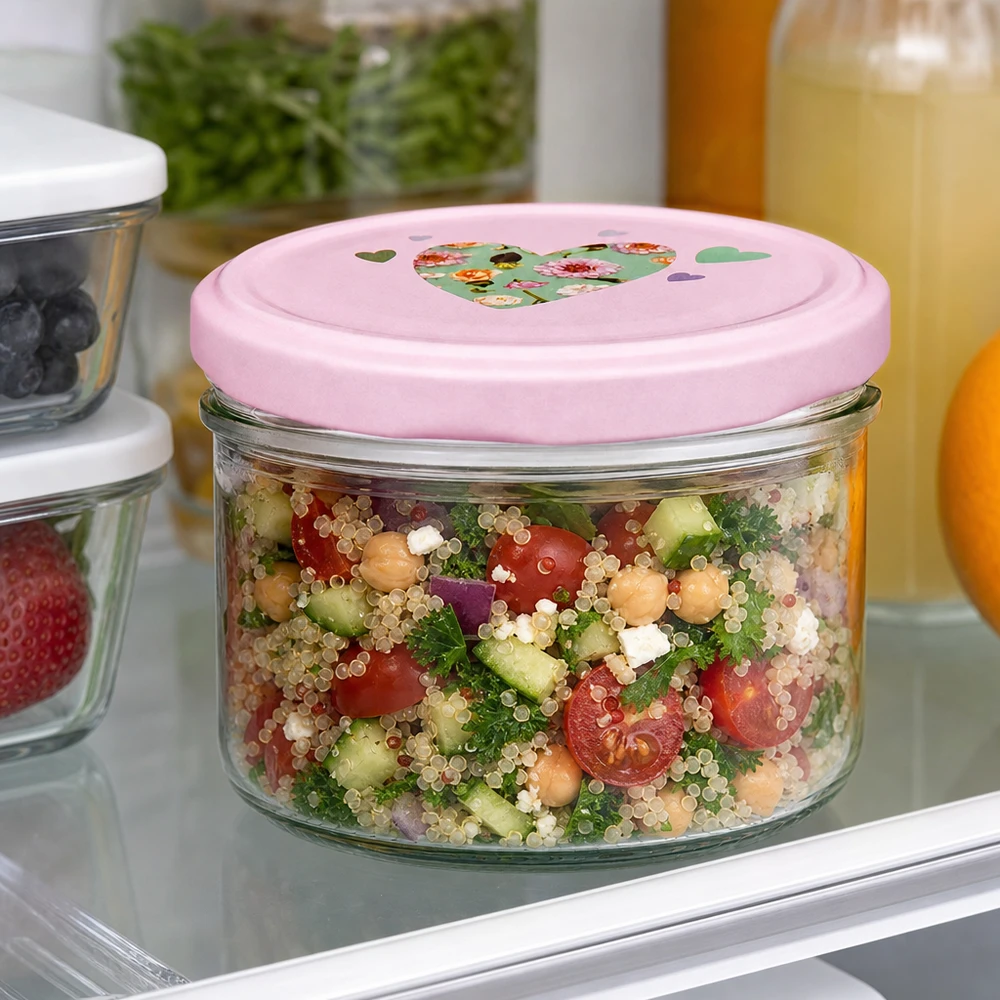 Pot cylindrique de 230 ml + couvercle BasicSeal rose cur Pot cylindrique de 230ml avec couvercle en forme de cœur rose rempli de salade de quinoa au réfrigérateur, idéal pour Meal Prep