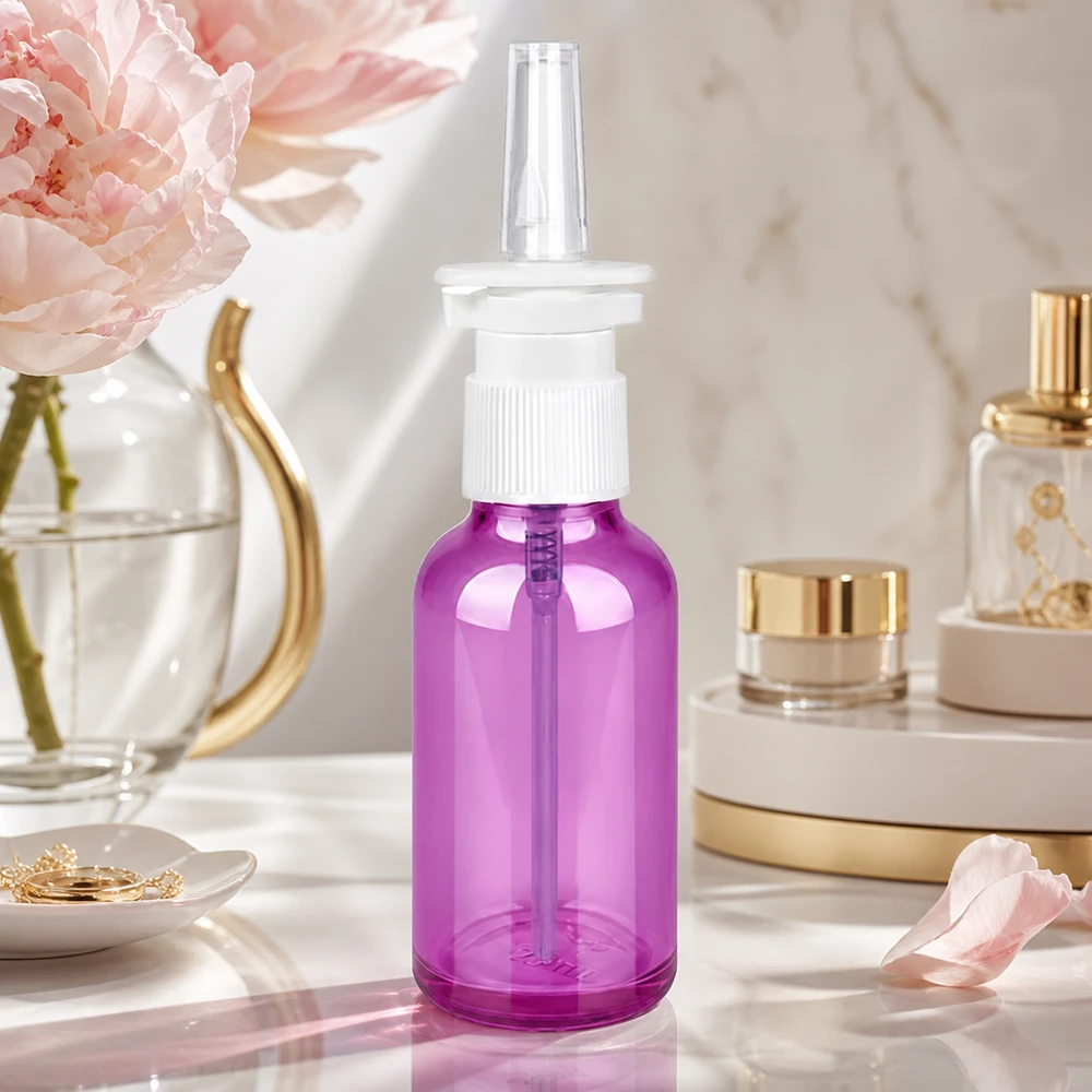 Vaporisateur nasal de 30ml blanc/transparent standard PurpleLine. UT18/30 Vaporisateur ergonomique de 30 ml pour les soins du nez avec un mécanisme de pulvérisation précis dans un élégant ton violet