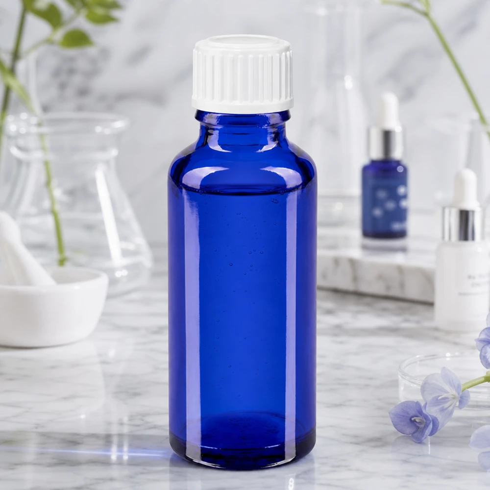 Flacon de pharmacie bleu 30ml bouchon vissable blanc Globuli Std Flacon standard bleu de 30 ml en verre d'apothicaire avec un bec verseur de 3 mm, parmi les ustensiles de laboratoire