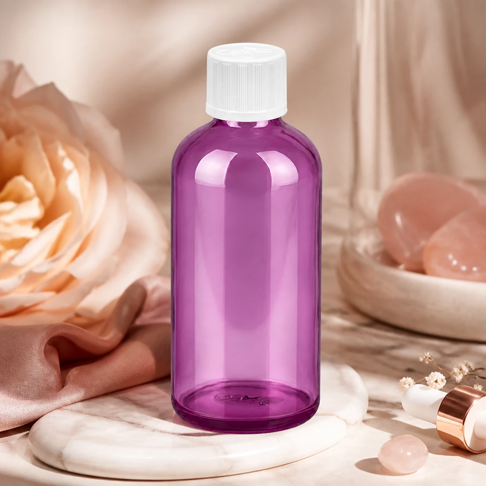 Flacon compte-gouttes 100ml 1,2mm blanc standard sécurité enfant PurpleLine. UT18/100 Bouteille en verre élégante de 100 ml au look pourpre avec couvercle blanc pour les produits de soin de haute qualité