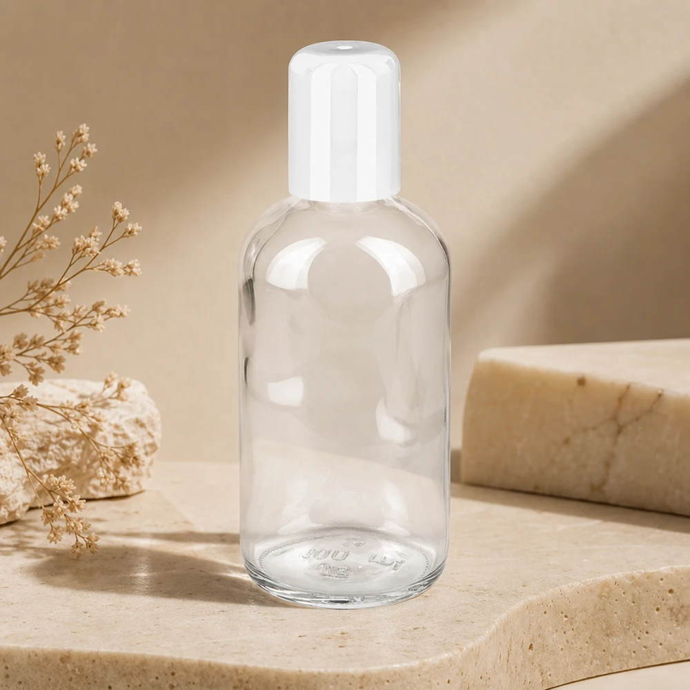 Flacon roll-on ClearLine vide de 100 ml avec bouchon à rabat blanc sur fond pierre naturelle