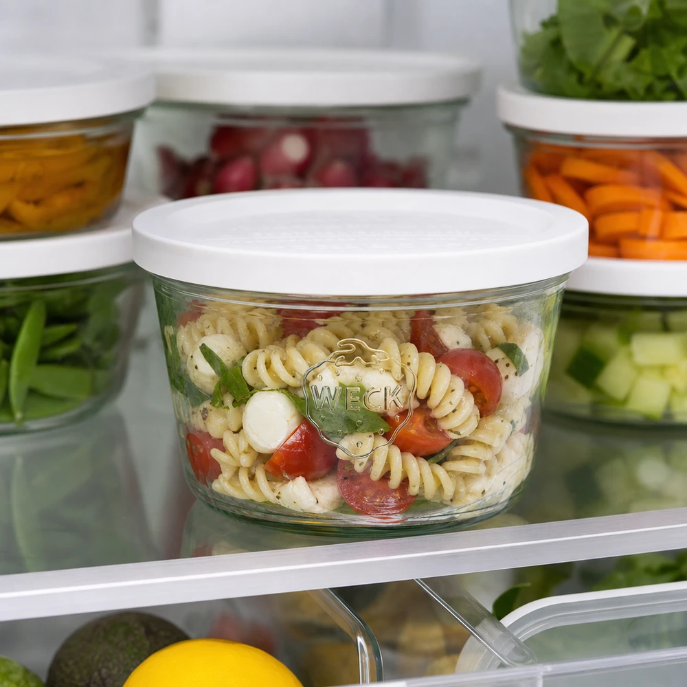 WECK Pot renversé 370ml RR100 rempli de salade de pâtes dans le réfrigérateur pour une conservation fraîche des aliments
