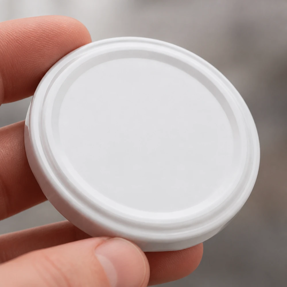 63mm Bouchon BioSeal blanc (TO63) UNiTWIST UNiTWIST TO63 Couvercle de conserve sans BPA, blanc, unitemp, entre le pouce et l'index