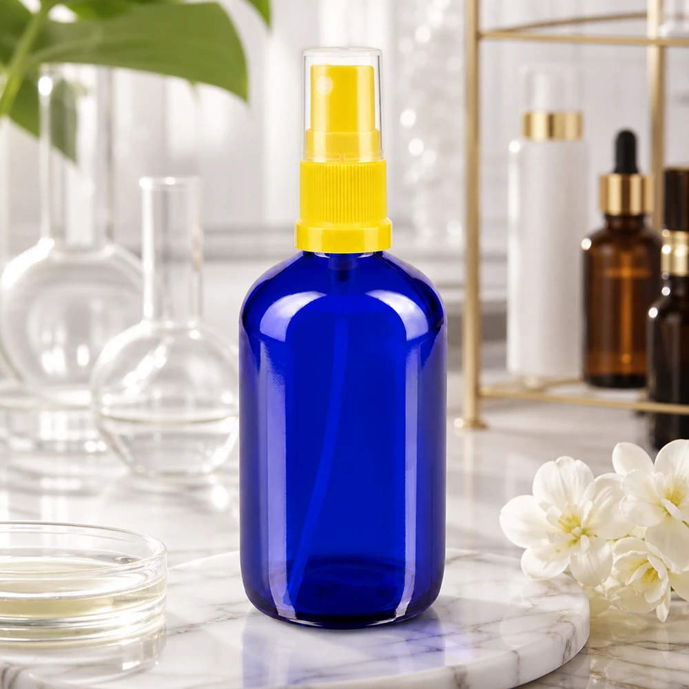 Petit flacon vaporisateur bleu de 100 ml avec diffuseur jaune transparent pour huiles essentielles