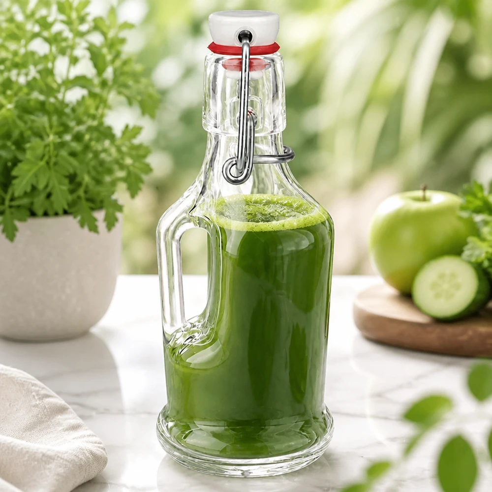 Bouteille en verre 200 ml « Bertha » et bouchon à étrier en PVC UNiTWIST® Glasflasche Bertha 200ml mit grünem Smoothie befüllt, Bügelverschluss, natürliche Küchendeko mit frischen Zutaten